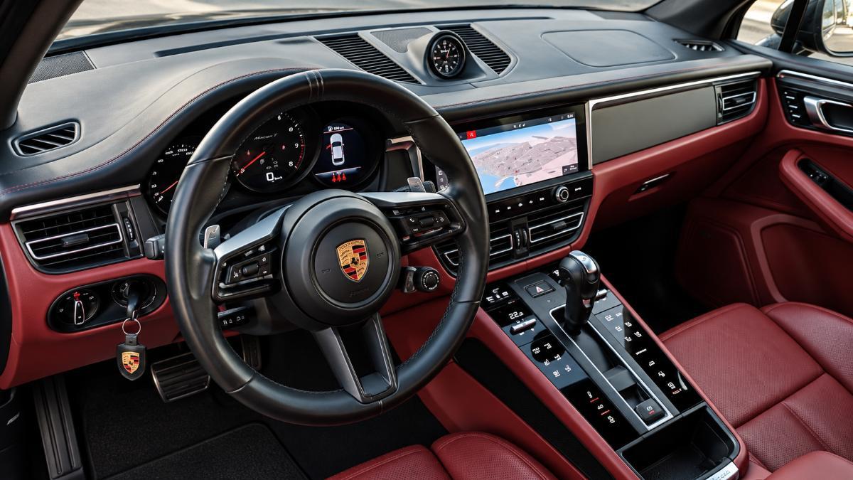 PORSCHE - Macan T
