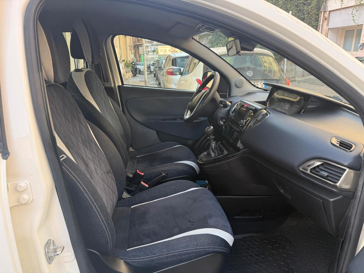 Lancia Ypsilon 1.2 69 CV 5 porte Gold