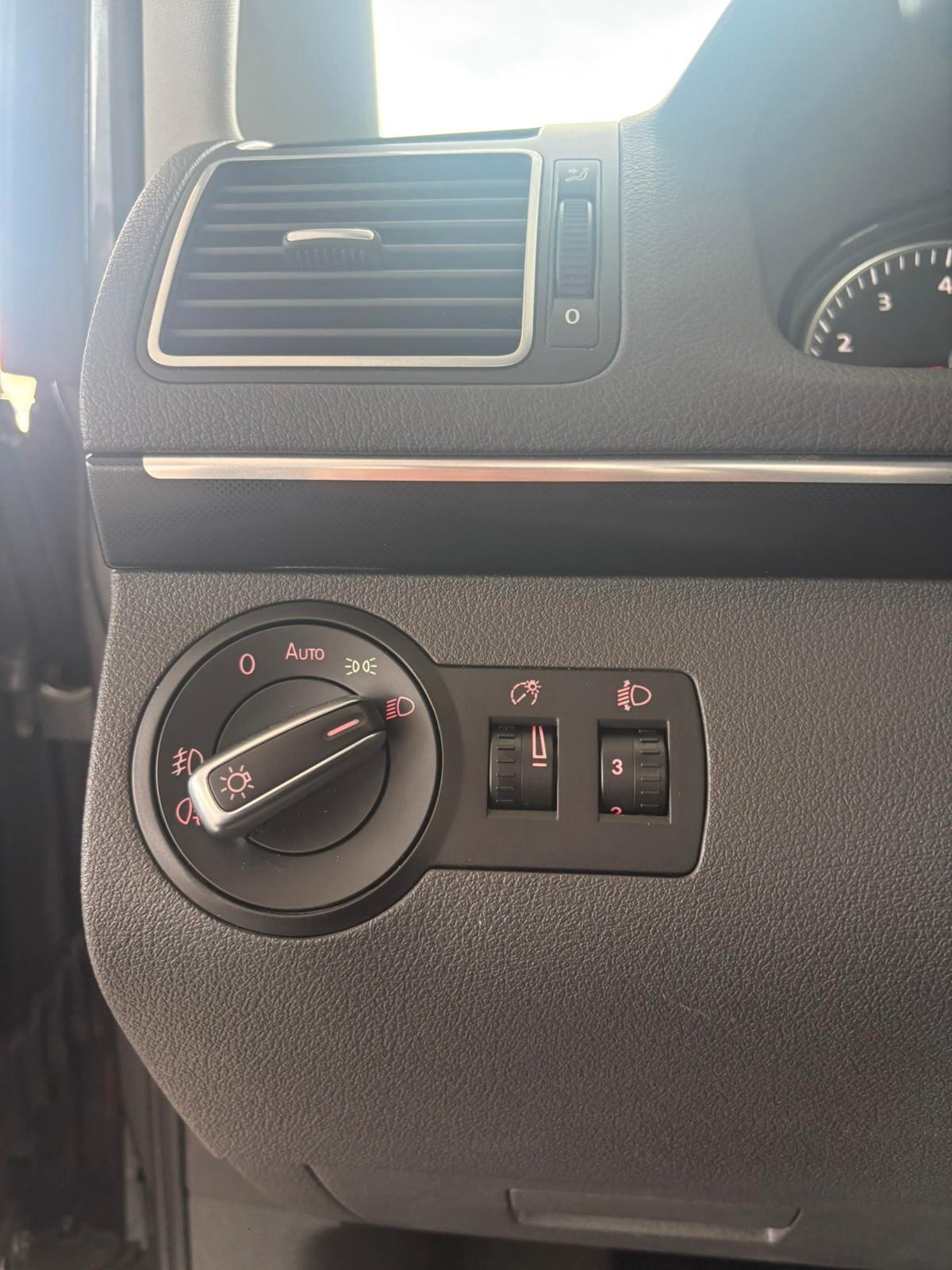 Volkswagen Touran Business 1.4 DSG Highline EcoFuel
