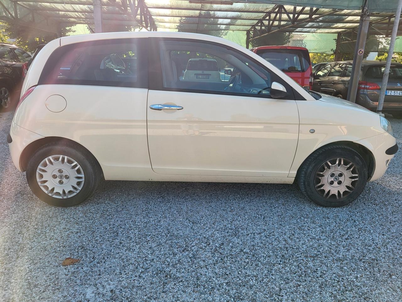 Lancia Ypsilon 1.3 MJT 75 CV Platino