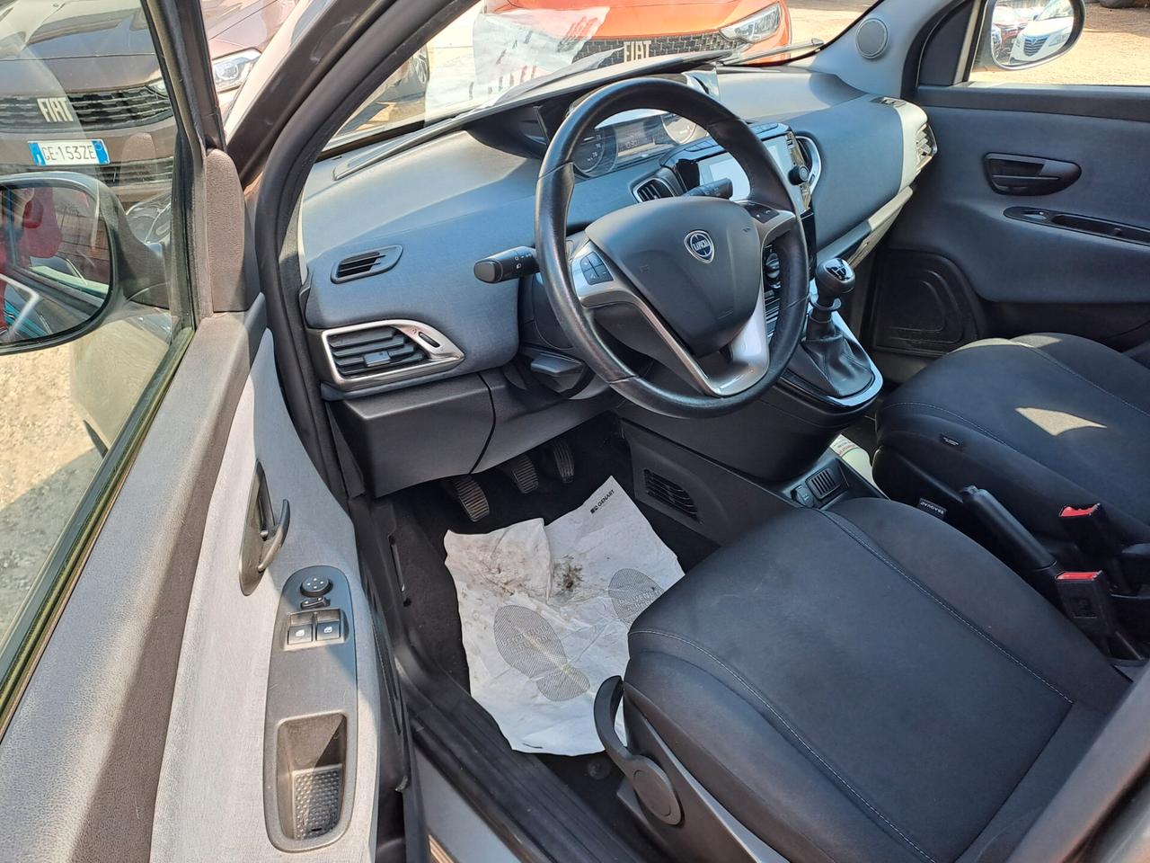 Lancia Ypsilon 1.0 FireFly 5 porte S&S Hybrid Gold