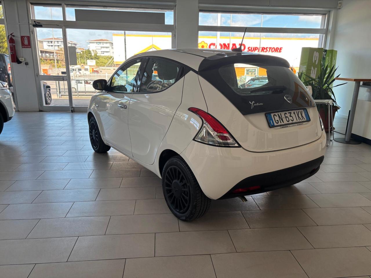 Lancia Ypsilon 1.0 FireFly 5 porte S&S Hybrid Silver