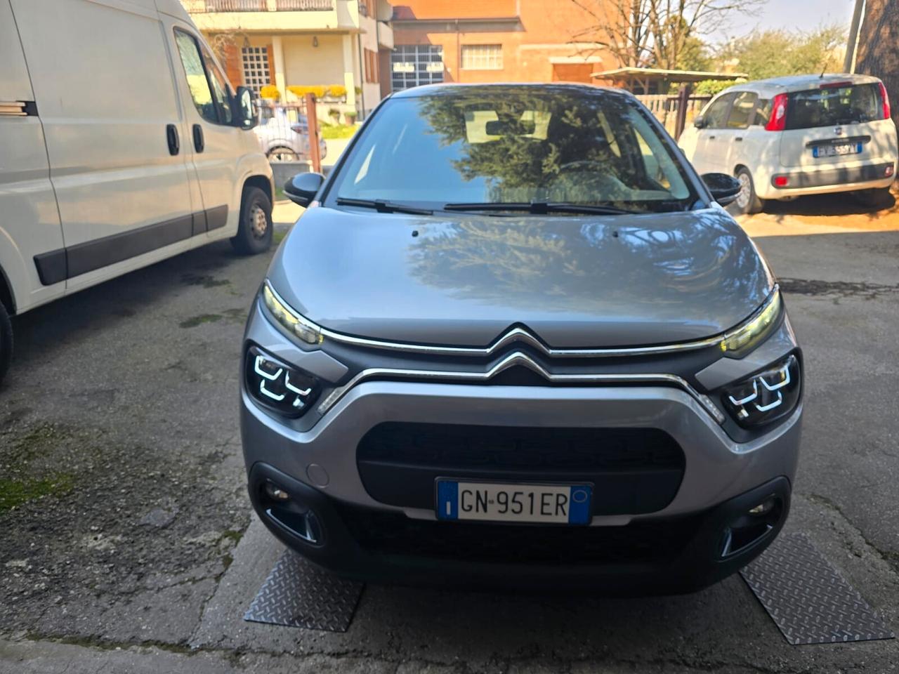 Citroen C3 BlueHDi 100 S&S Shine rate 99,00