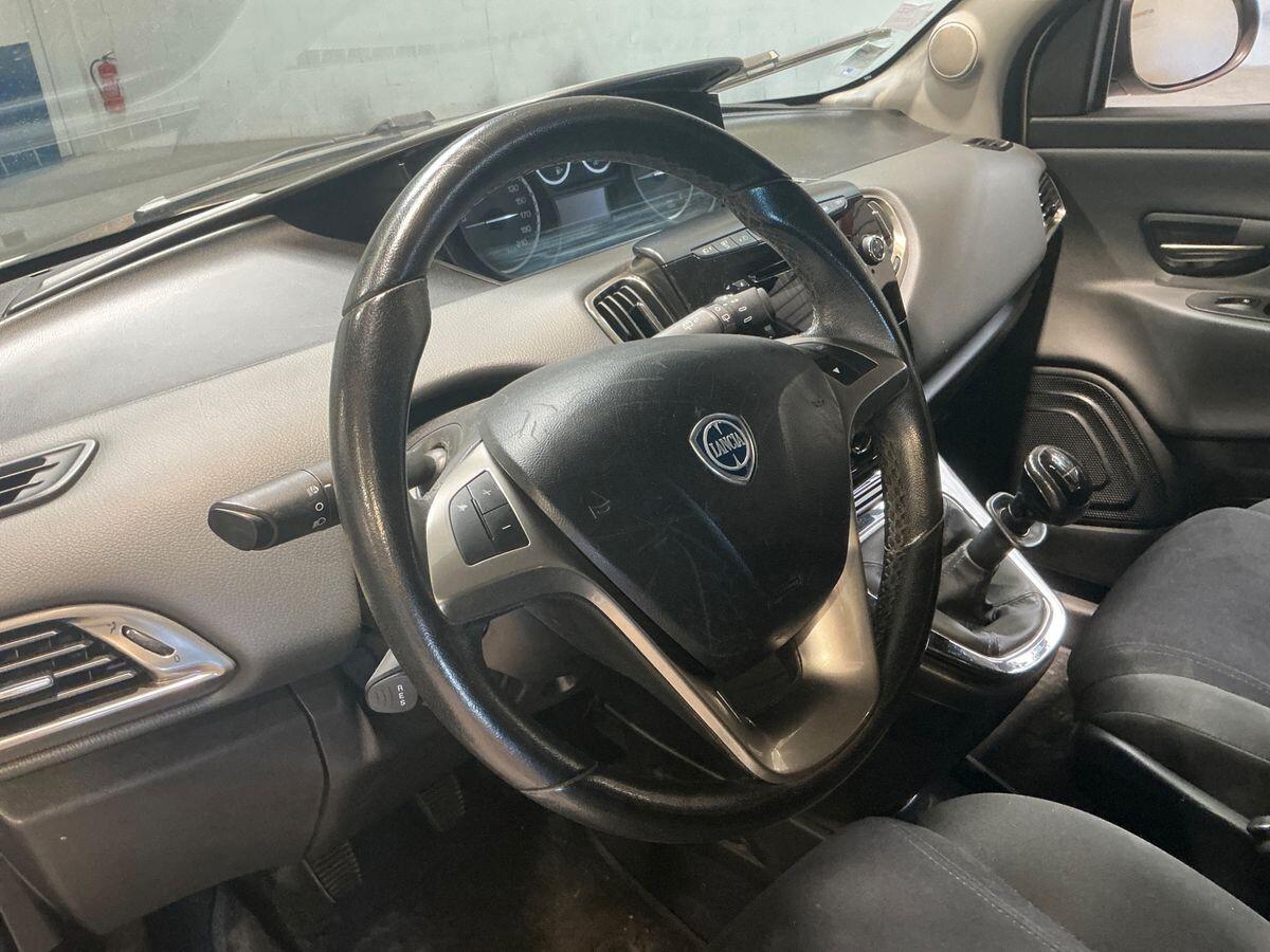 Lancia Ypsilon 1.2 69 CV 5 porte S&S Silver