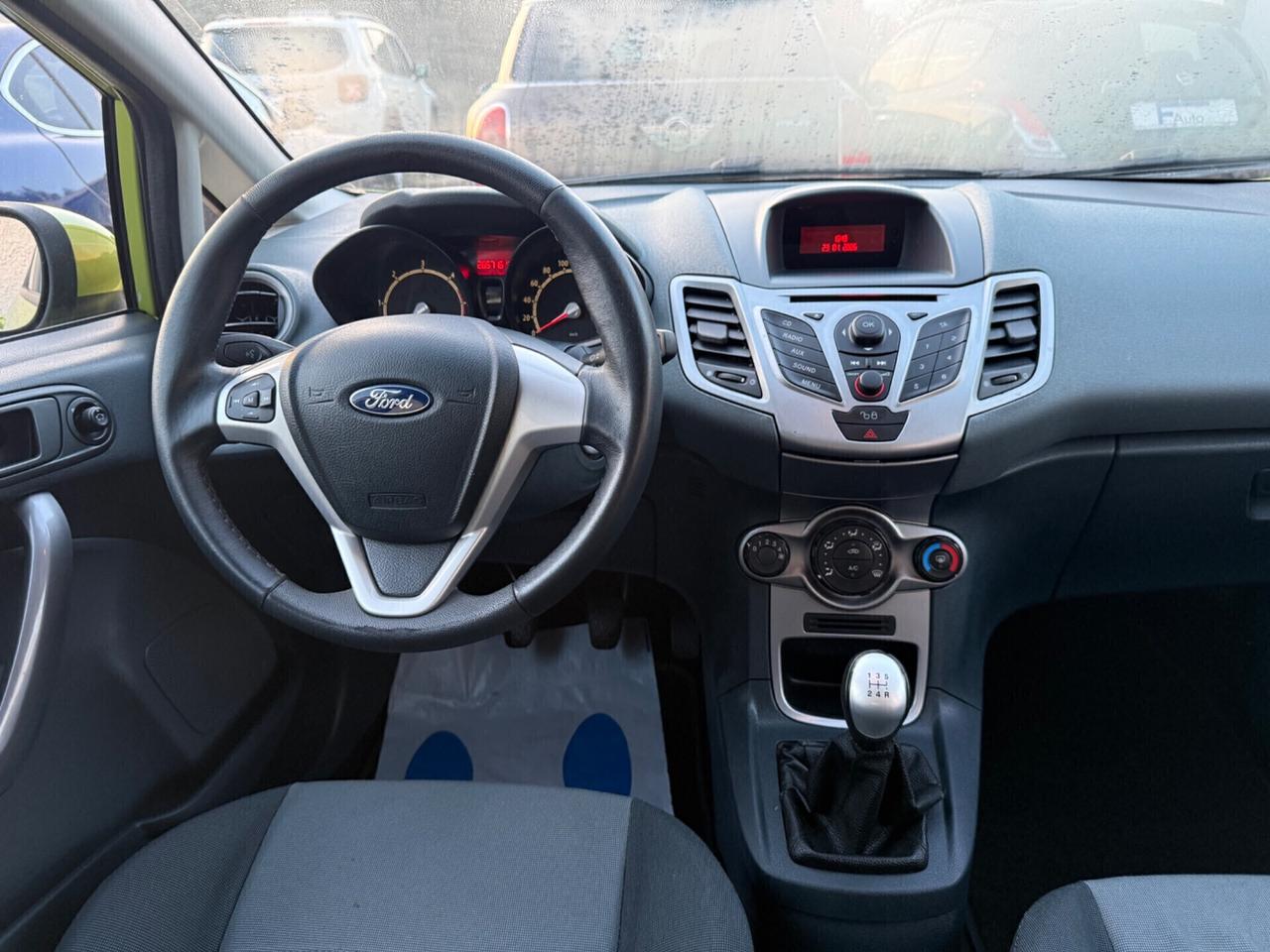 Ford Fiesta 1.4 TDCi 68CV 5 porte,radio,clima,comandi al volante