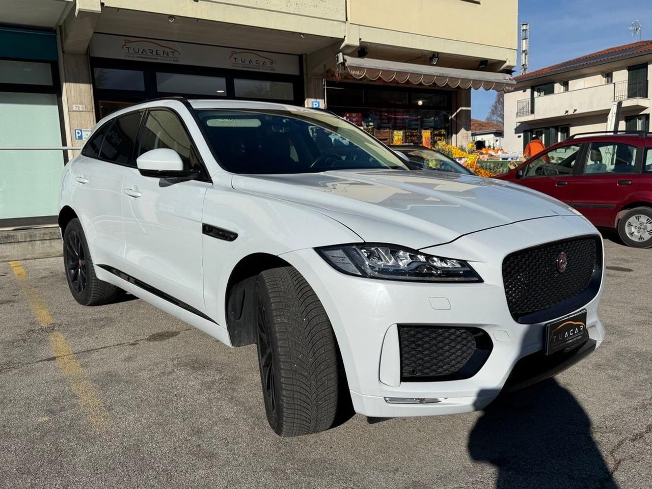 Jaguar F-Pace 180 cv #8582