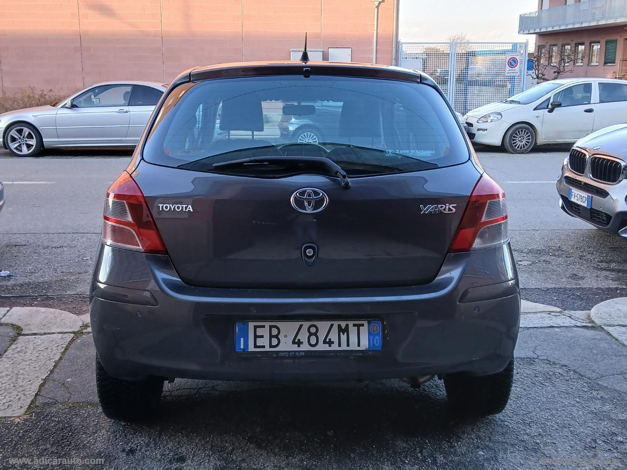 TOYOTA Yaris 1.0 3p.