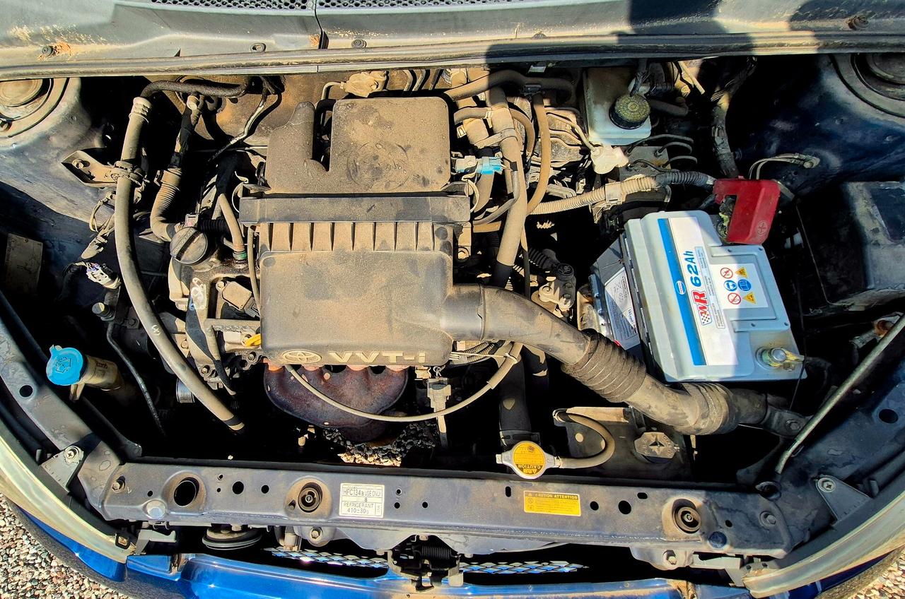 Toyota Yaris 1.0i 16V NEOPATENTATI