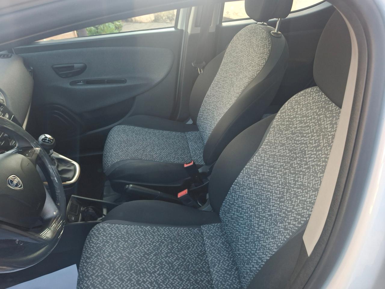 Lancia Ypsilon 1.2 69 CV 5 porte GPL Ecochic Gold neopatentati