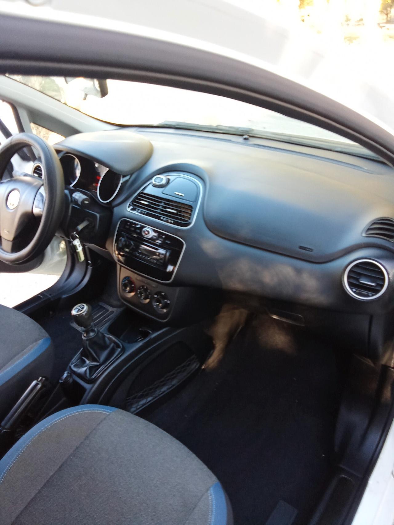 Fiat Punto 1.4 8V 5 porte Natural Power Street 013