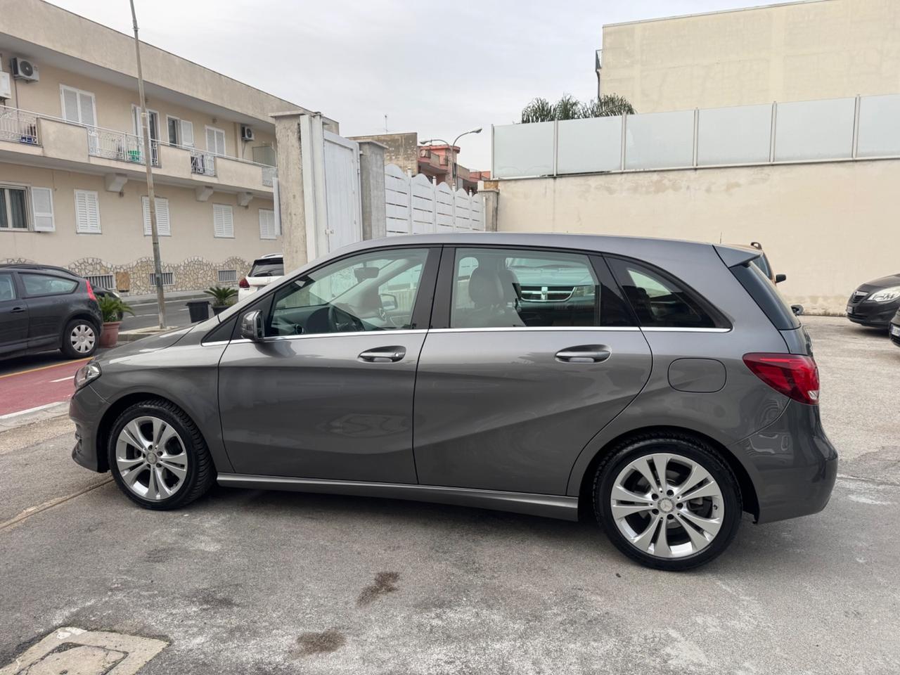 Mercedes-benz B180 1.5 DIESEL 109CV PREMIUM 11/2015