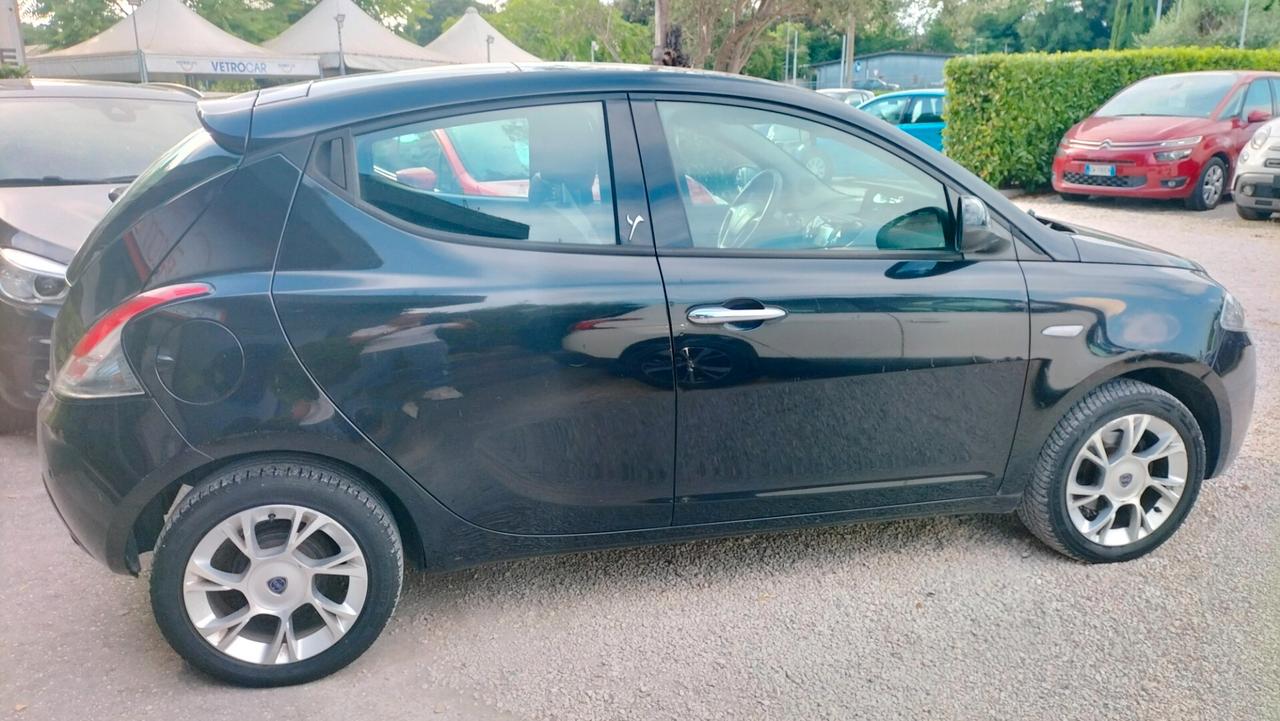 Lancia Ypsilon 1.2 DOPPIO TETTO NAVIGATORE PREZZO REALE
