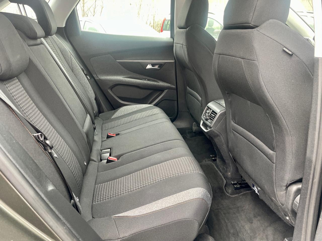 Peugeot 3008 HDi 130cv 6m km 101000 NAVI