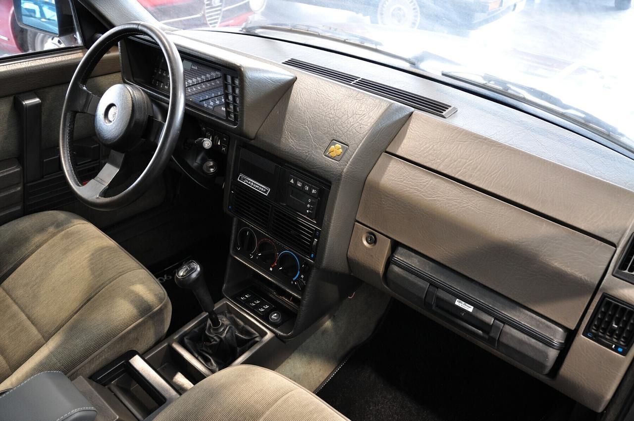 Alfa Romeo 90 2.5i V6 Quadrif. Oro, Clima, quadro digitale