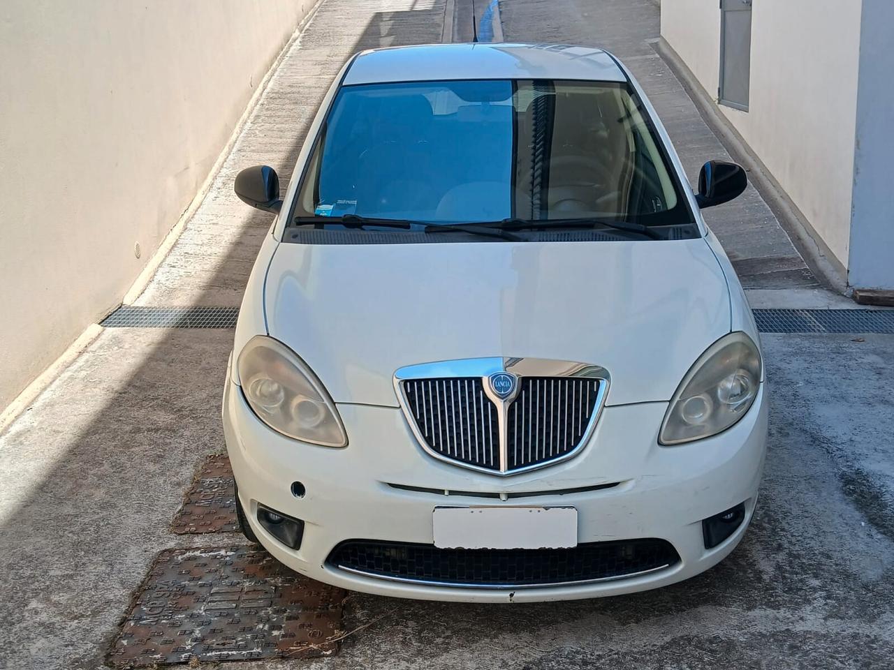 Lancia Ypsilon 1.2 69 CV Unyca