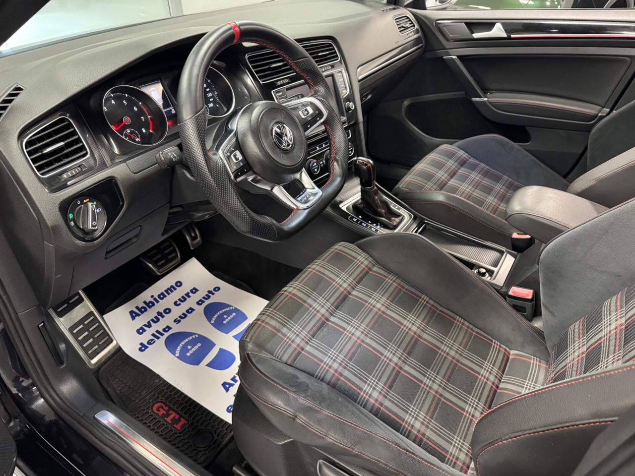 Volkswagen Golf GTI 2.0 TSI DSG TETTO
