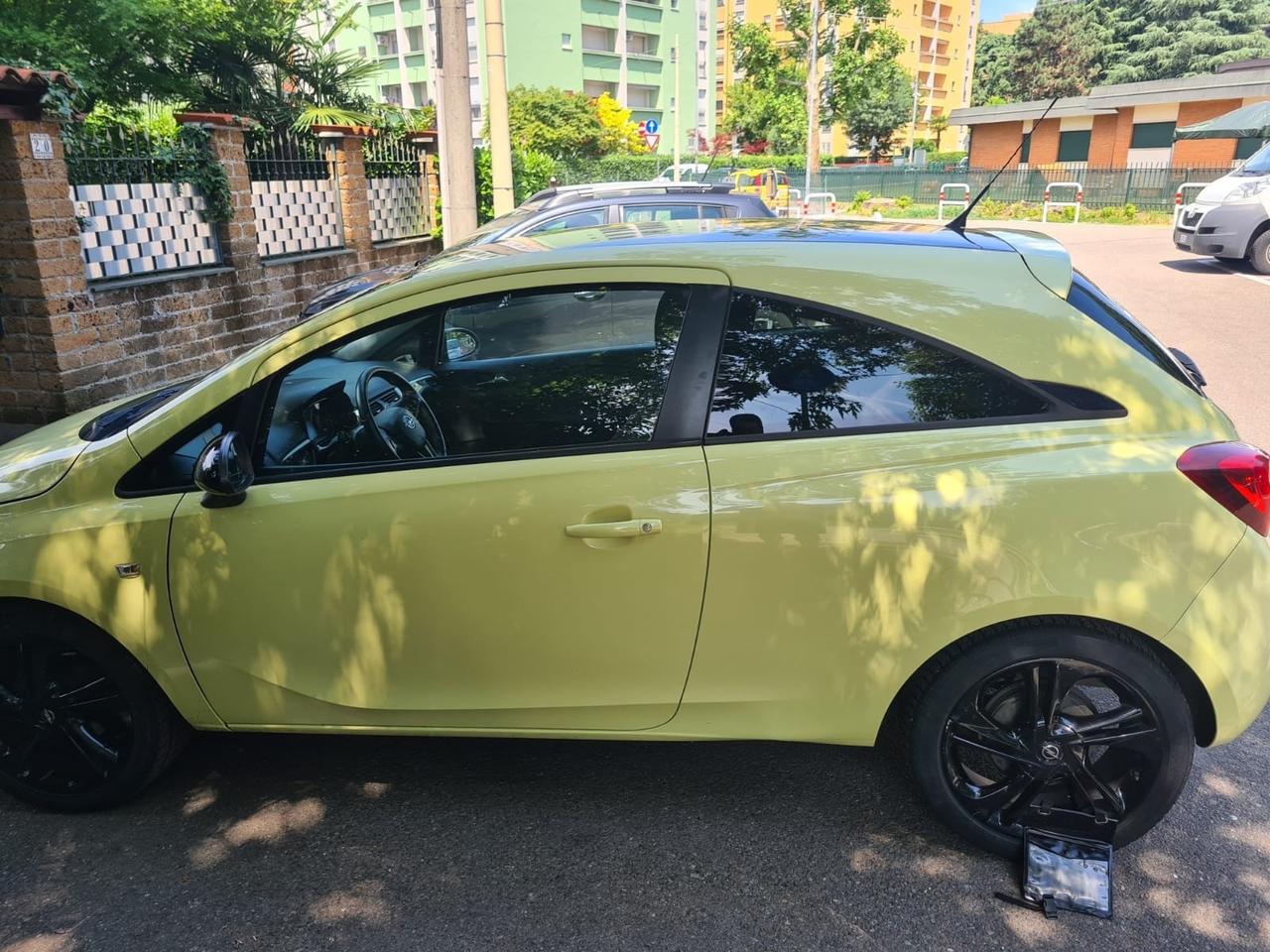 Opel Corsa 1.2 Coupé b-Color