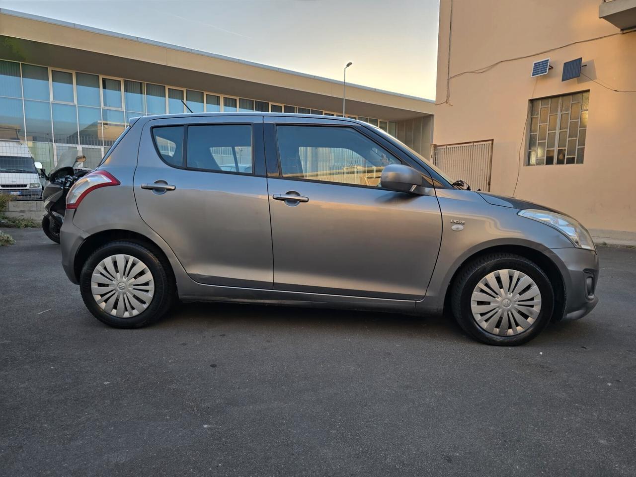 Suzuki Swift 1.3 DDiS 5 porte B-Cool Bi-Color