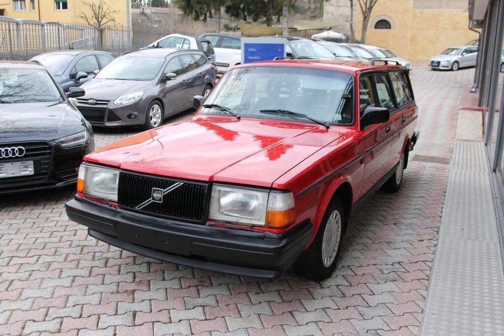 VOLVO 240 2.0 cat Station Wagon Polar