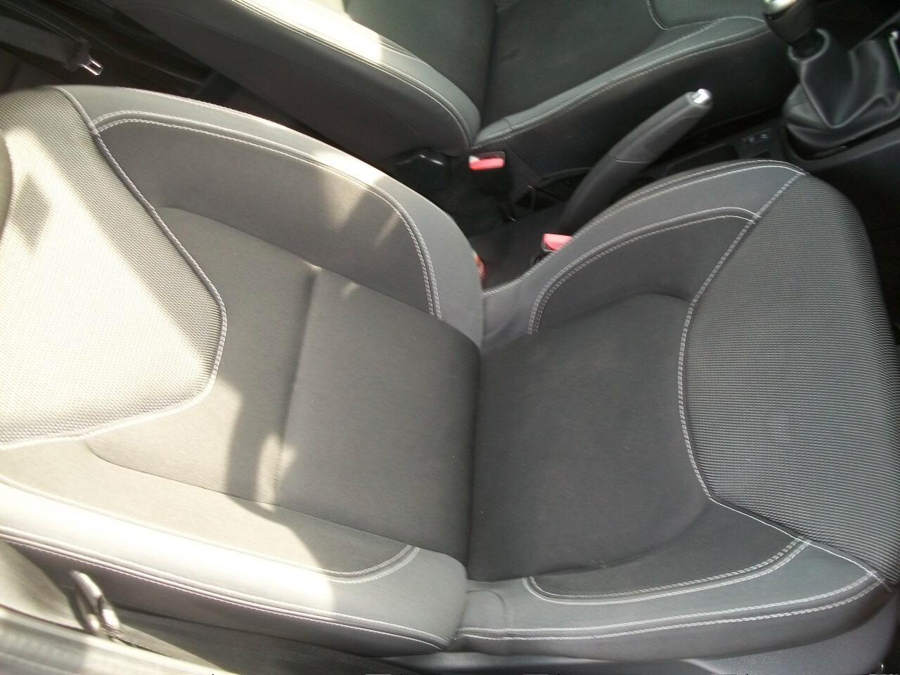 Renault Clio dCi 8V 90 CV EDC 5 porte Business CC 1461 kw 66 SI NUOVI PATENTATI GARANZIA UN ANNO