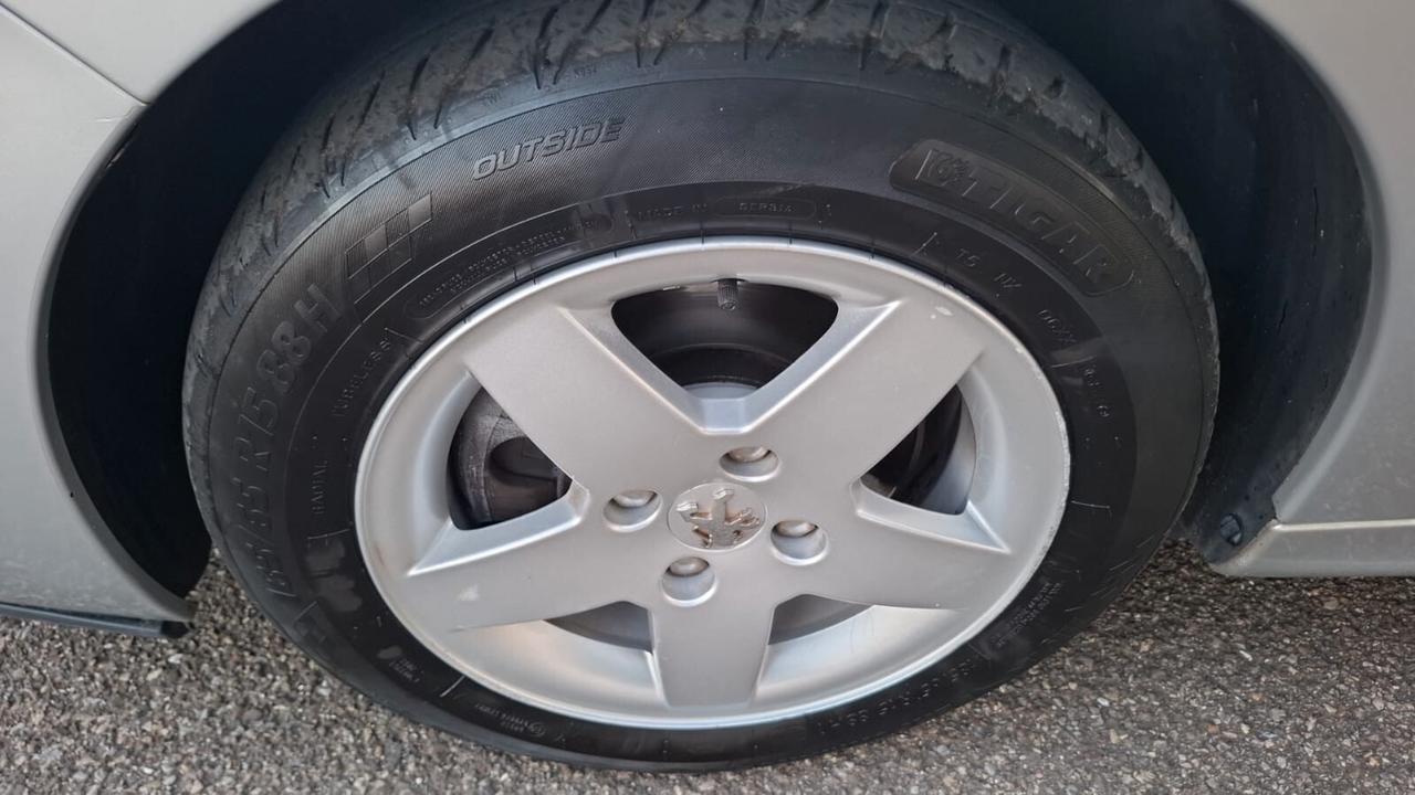 Peugeot 207 1.4 SW SOLAMENTE 65.000 KM