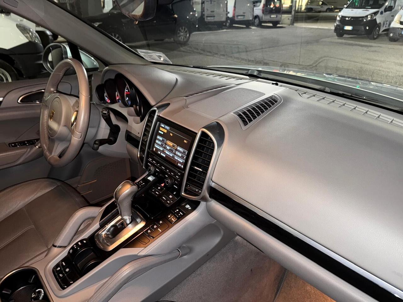 Porsche Cayenne 3.0 Diesel tiptronic 173000km