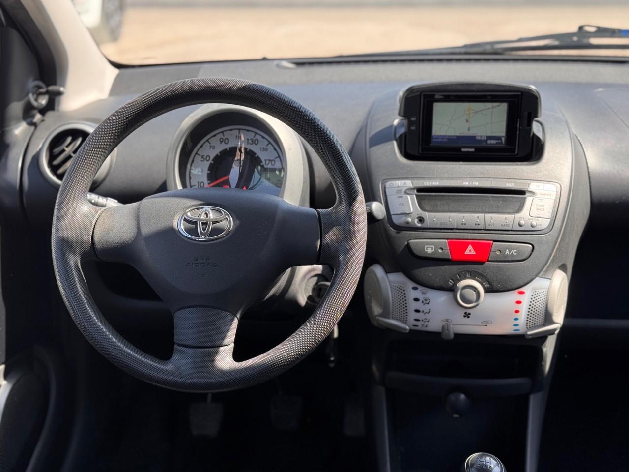 Toyota Aygo 1.0 VVT-i 5 porte “NAVI-LED”