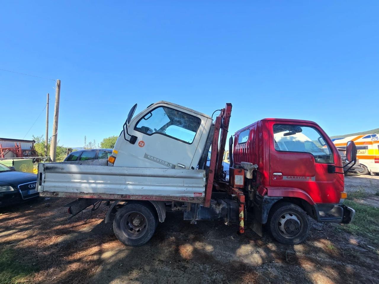 Nissan Cabstar con gru