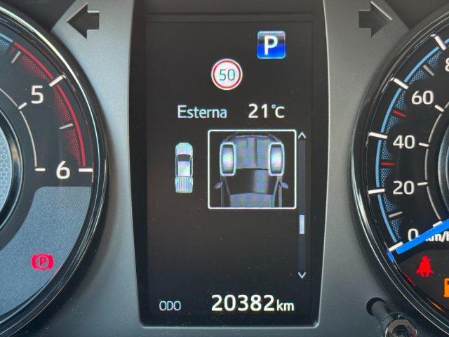 TOYOTA Hilux 2.8 D A/T 4WD Double Cab Invincible IVA ESPOSTA