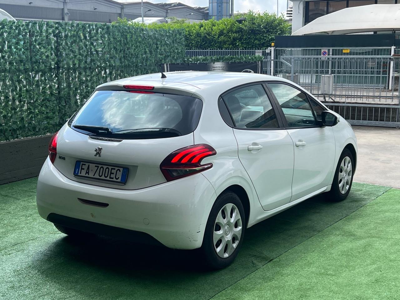 Peugeot 208 1.4 HDi 68 CV 5 porte Allure