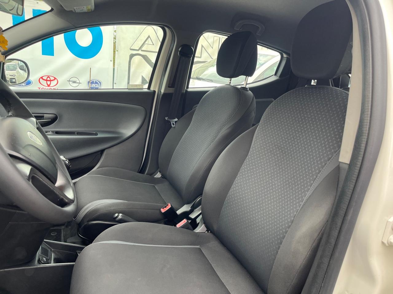 Lancia Ypsilon 1.3 MJT 16V 95 CV 5 porte