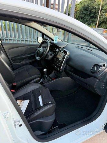 RENAULT Clio dCi 8V 75 CV 5 porte Moschino Life