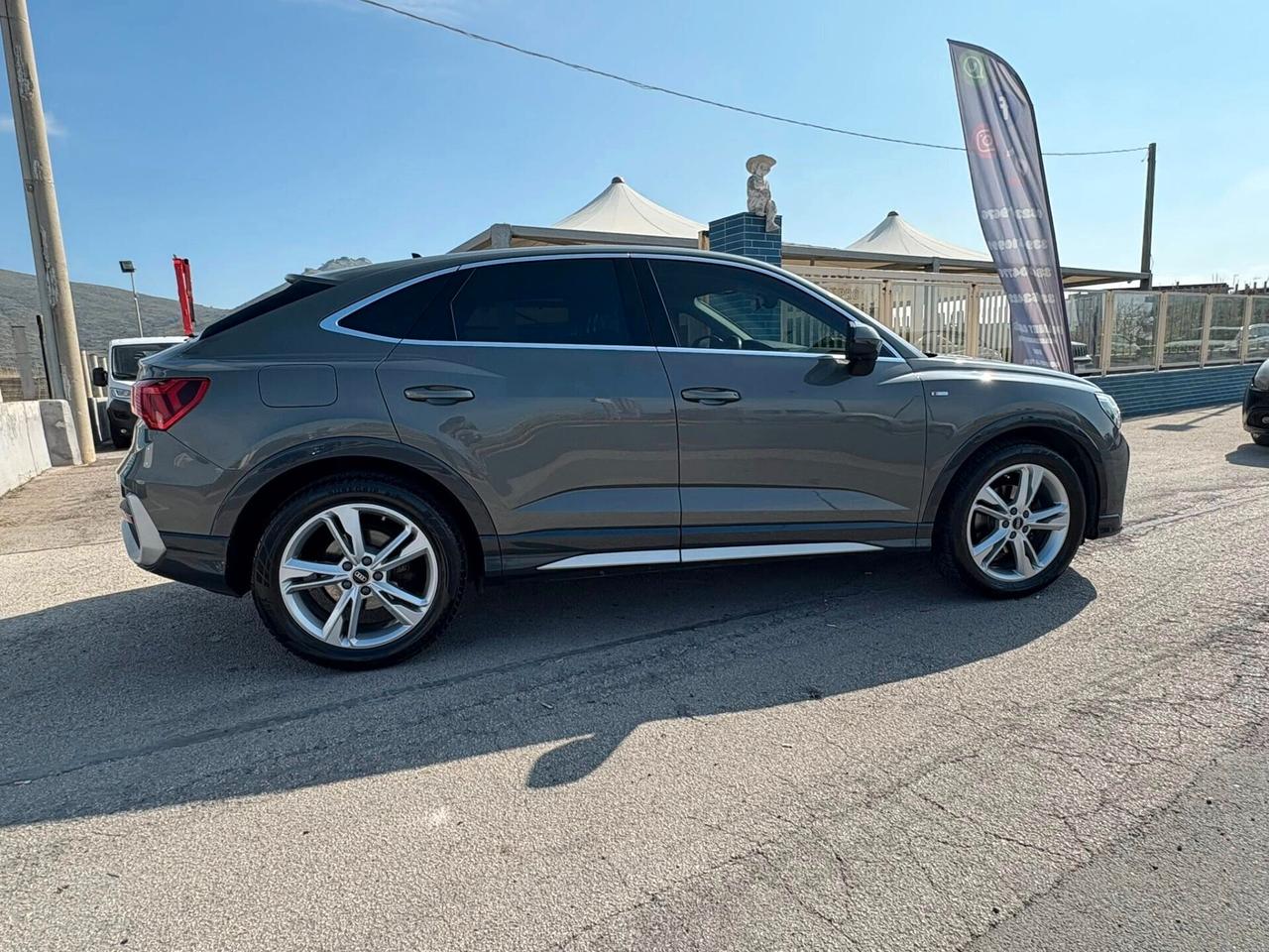 Audi Q3 sportback 150cv S-Line uniprò