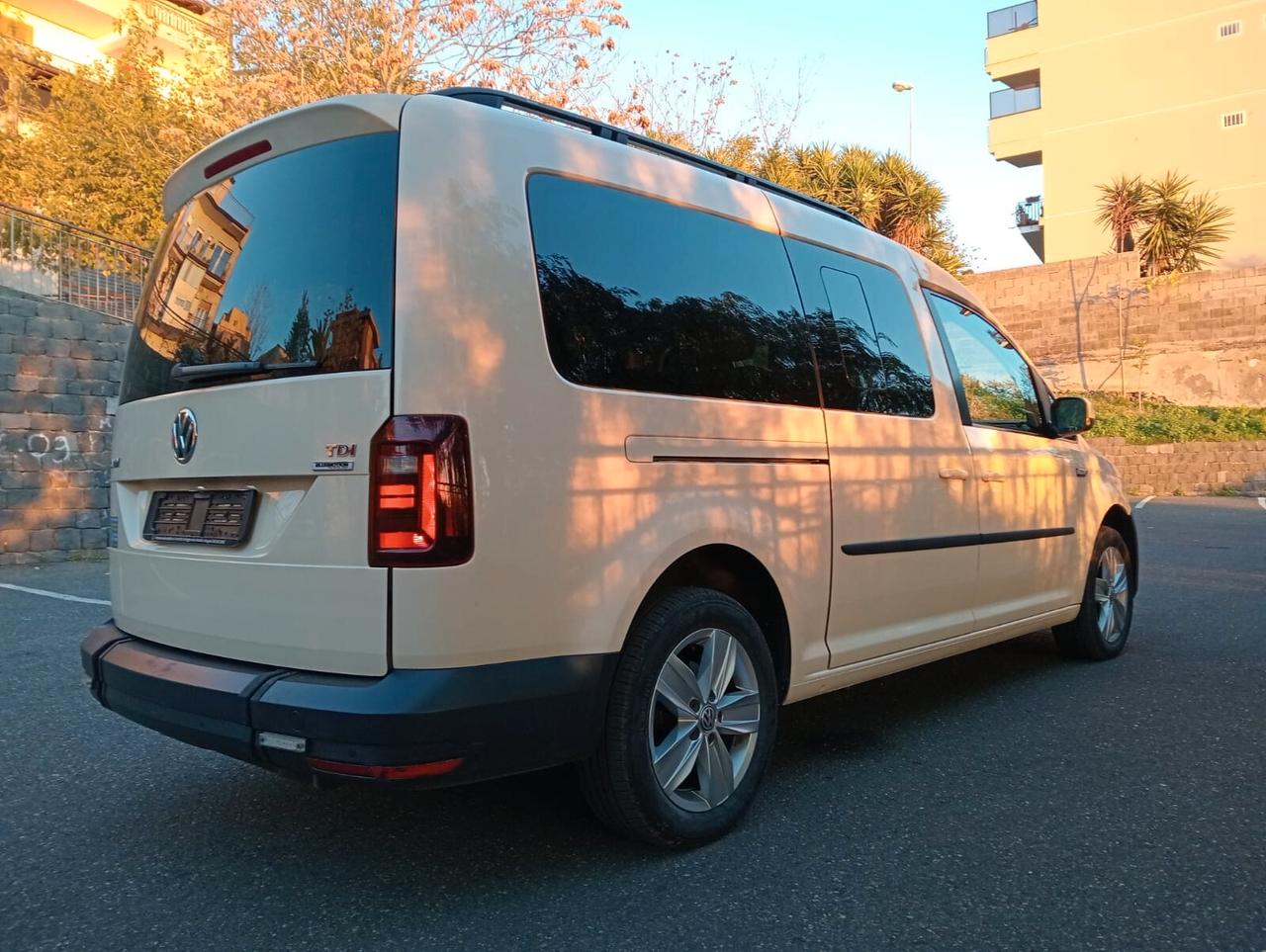 Volkswagen Caddy Pianale ribassato con rampa disabili in carrozzina