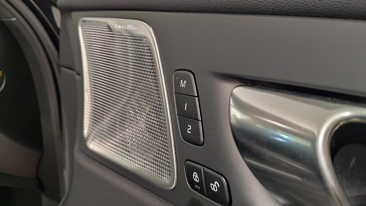 VOLVO Xc60 T6 Plug-In Hybrid Awd Automatico Ultra Black Ed.
