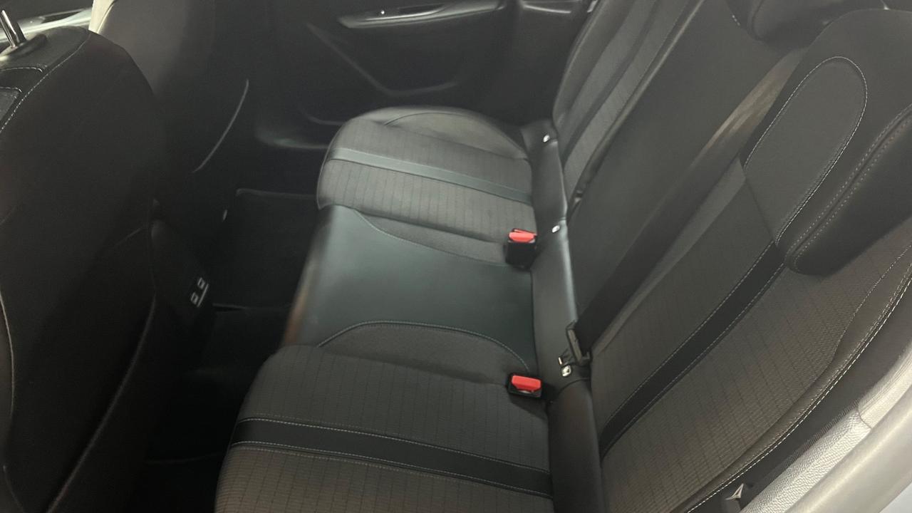 Peugeot 208 motore elettrico 136 CV 5 porte Active Pack