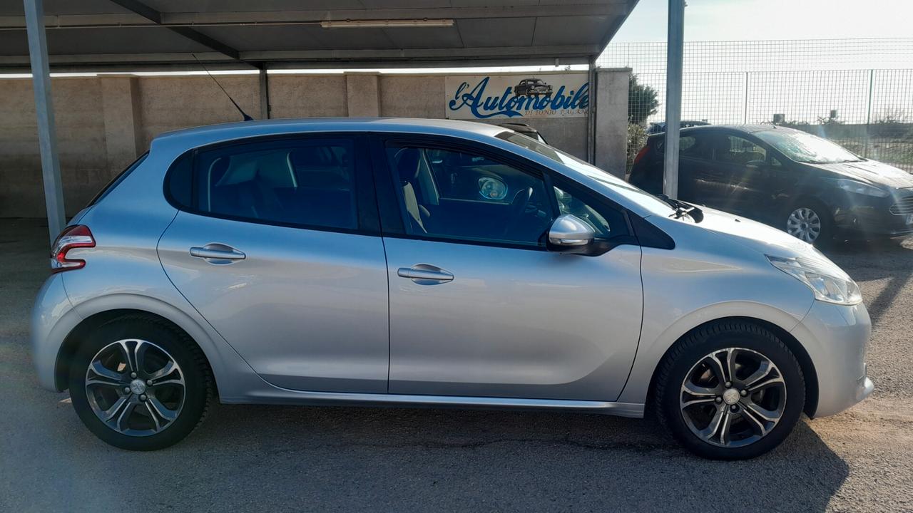 Peugeot 208 1.4 HDi 68 CV 5 porte Allure