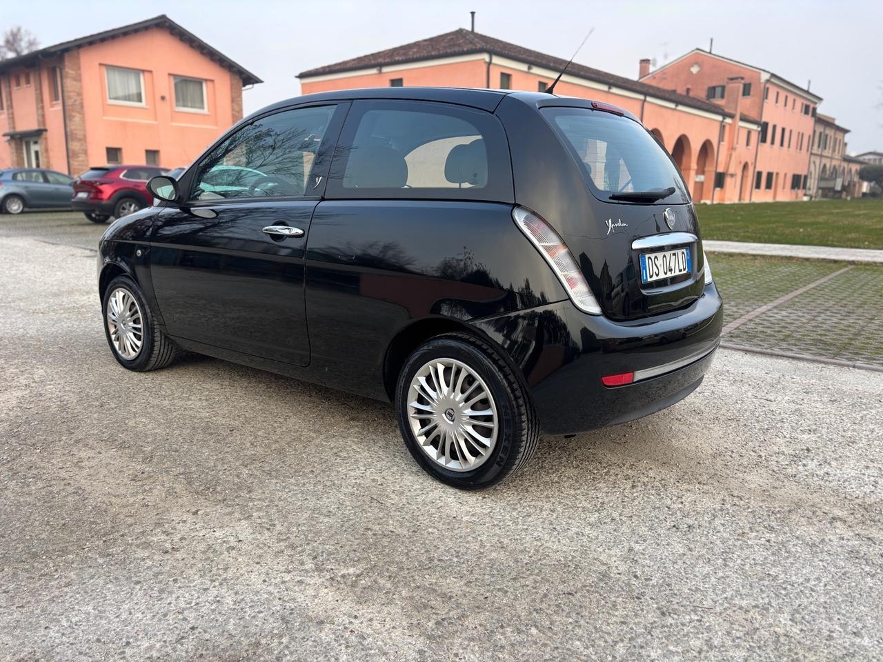 Lancia Ypsilon 1.2 Argento