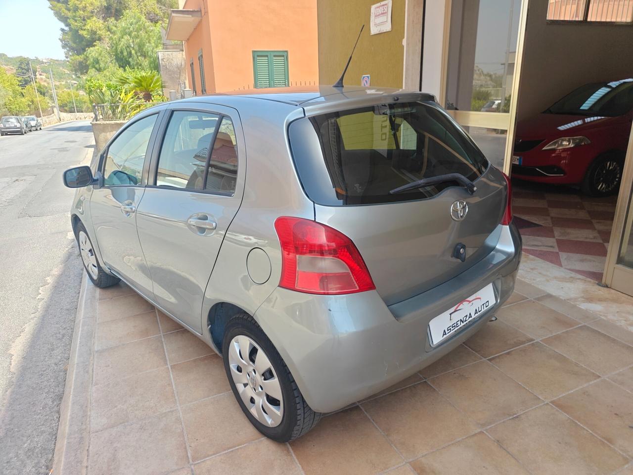 Toyota Yaris 1.0 Sol Ok neop