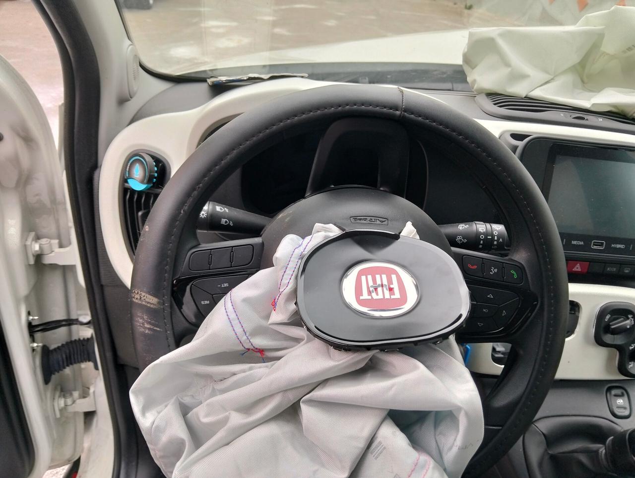 Fiat Pandina 1.0 Hybrid CROSS 2024 SINISTRATA
