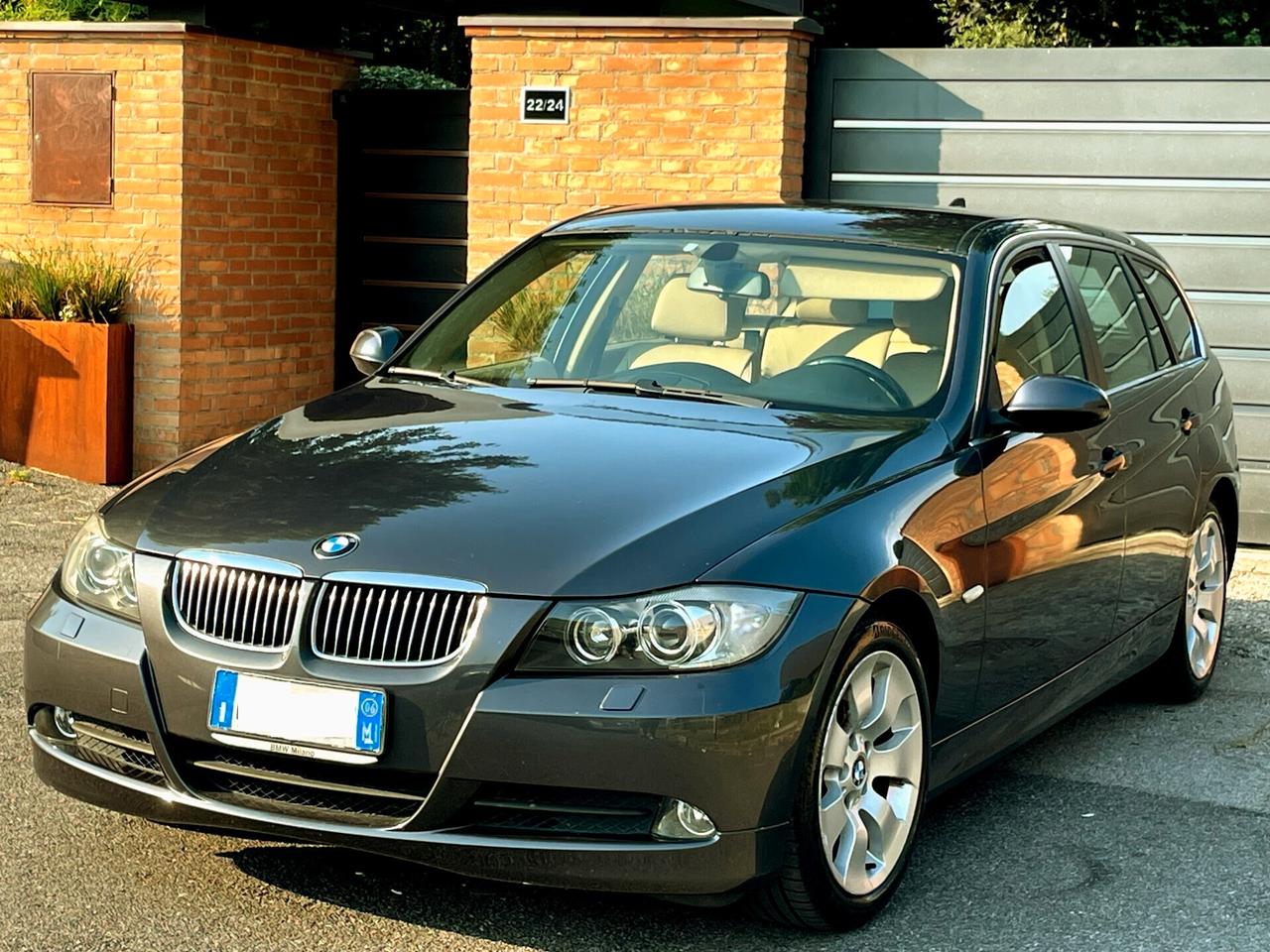 BMW 325 Xi(benz)-137000km-P.Beige,Navi,4x4-2006