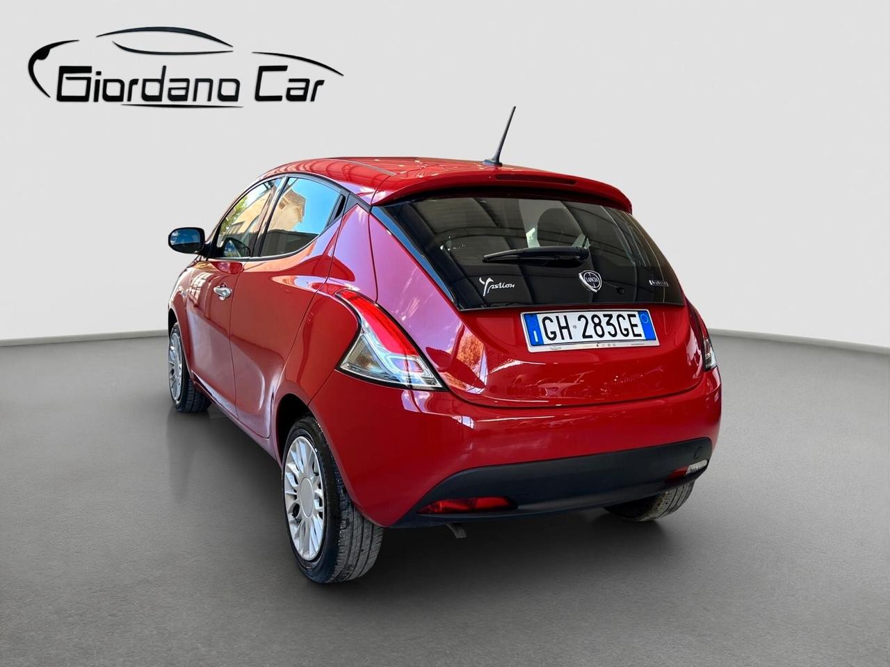 Lancia Ypsilon 1.0 FireFly 5 porte S&S Hybrid Ecochic Silver