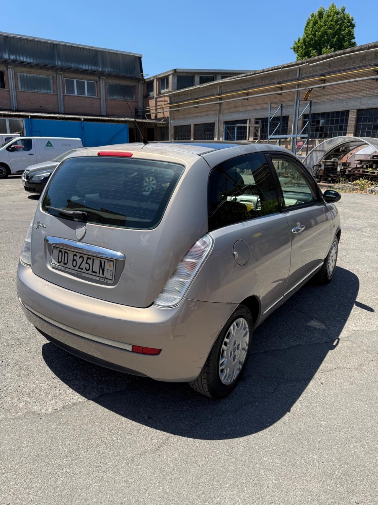 Lancia Ypsilon 1.4 Argento