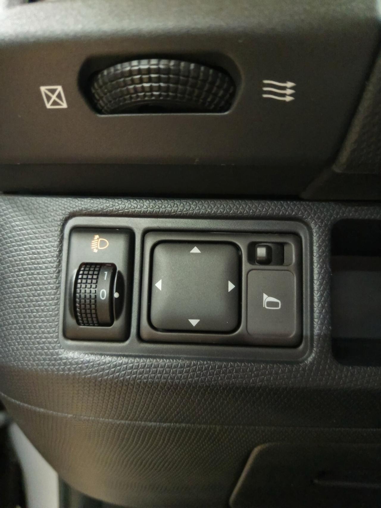 Nissan Micra 1.2 benzina, 100 mil chilometri ok neopatentati.