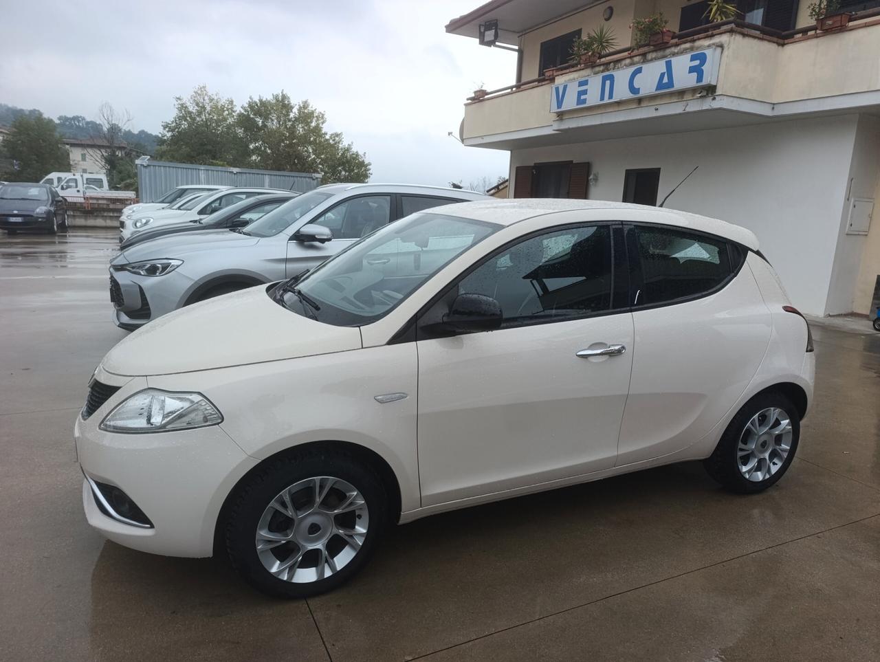 Lancia Ypsilon 1.2 69 CV 5 porte Gold