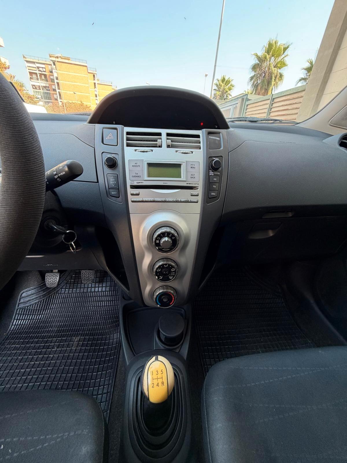 Toyota Yaris 1.0 5 porte Sol