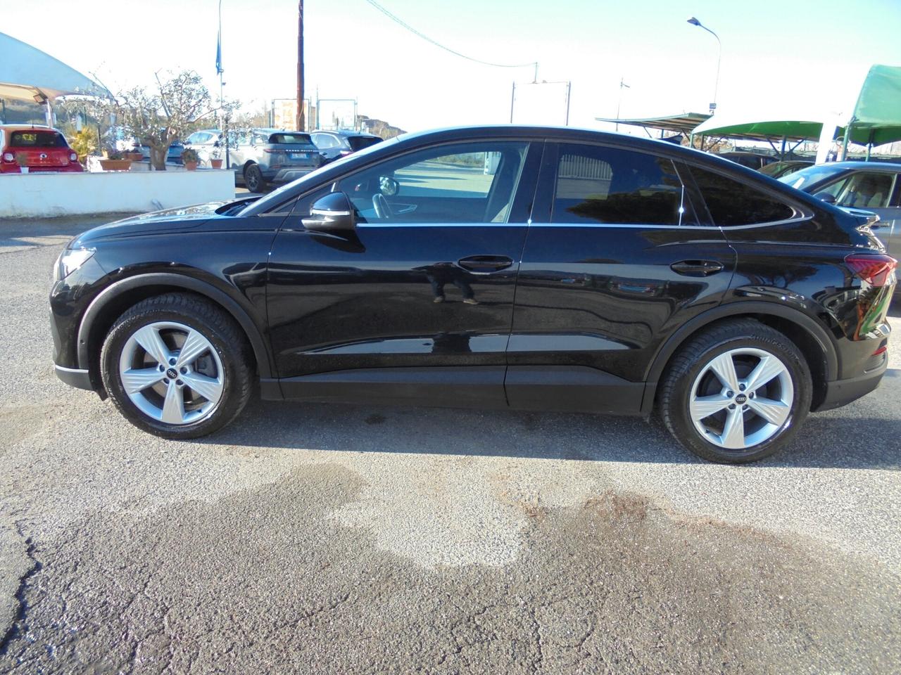 Audi Q4 40 e-tron Business