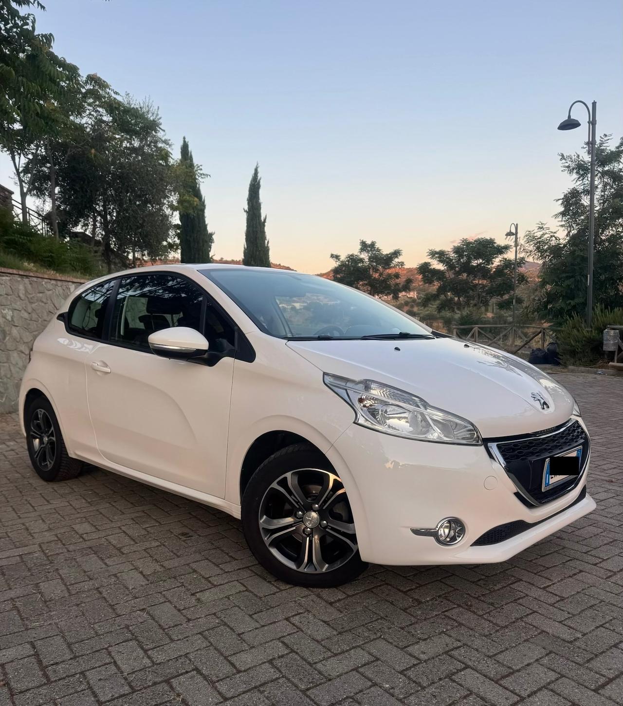 Peugeot 208 1.4 HDi 68Cv 3Porte *ALLURE* 2014