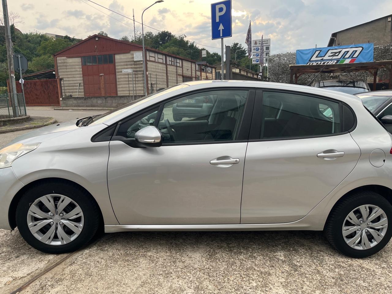 Peugeot 208 1.4 HDi 68 CV 5 porte Business