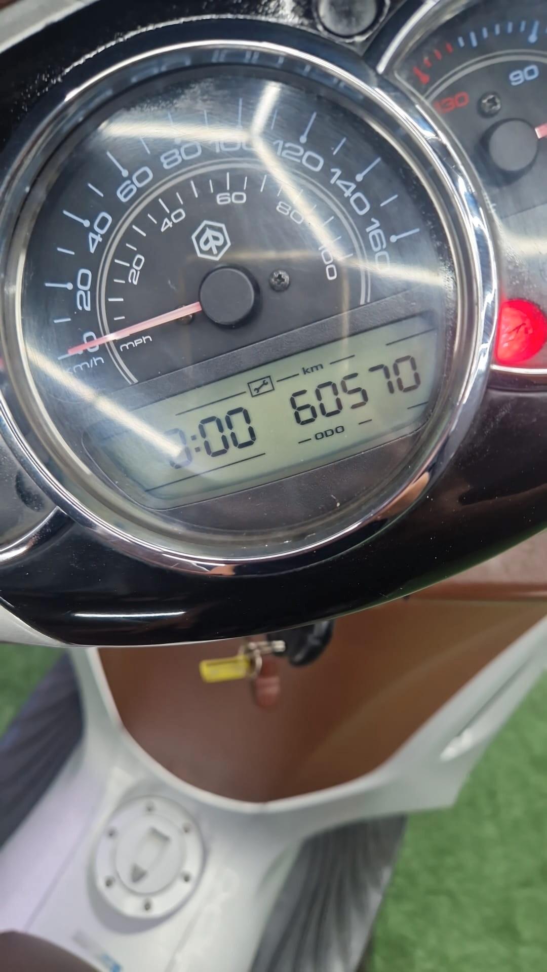 Piaggio Beverly 300 BASE